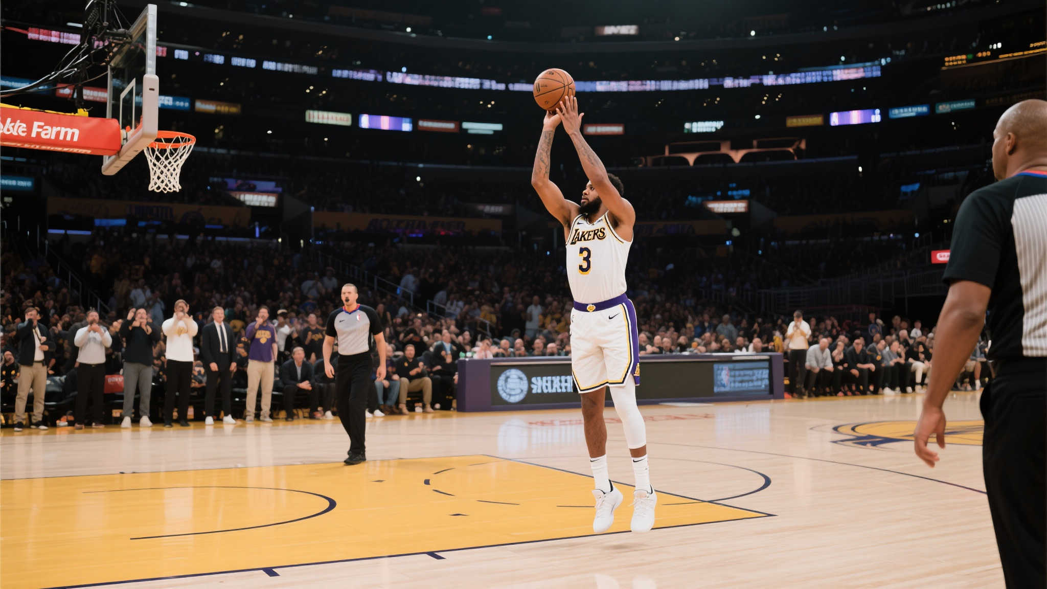 遗憾!哈利伯顿因伤首节退场,全场7分钟砍下9分 遗憾!哈利伯顿因伤首节退场,全场7分钟砍下9分